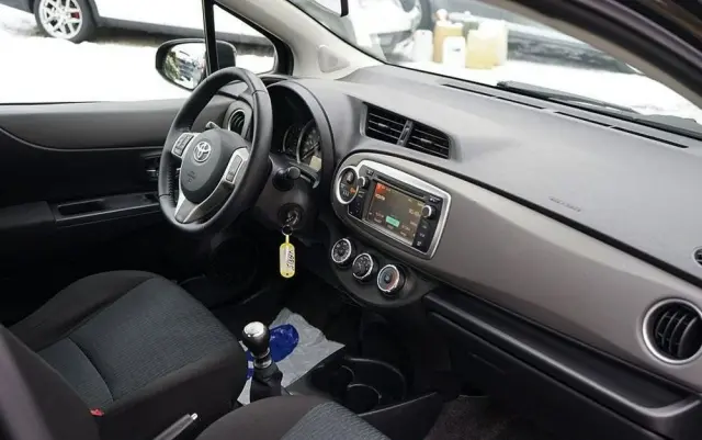 TOYOTA Yaris 