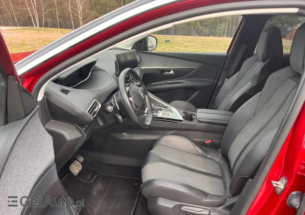 PEUGEOT 3008 225 e-EAT8 Allure