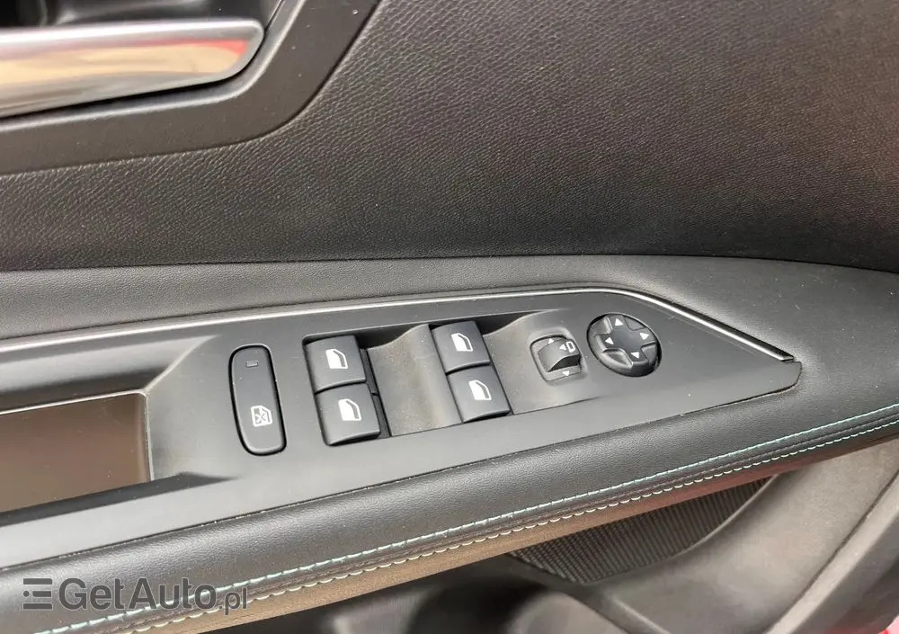 PEUGEOT 3008 225 e-EAT8 Allure