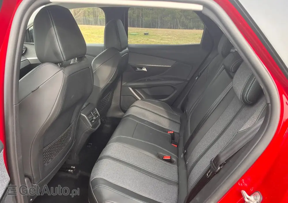 PEUGEOT 3008 225 e-EAT8 Allure