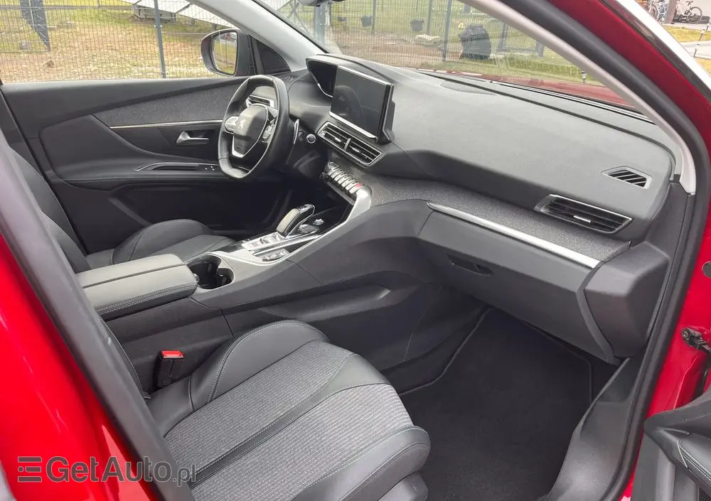 PEUGEOT 3008 225 e-EAT8 Allure