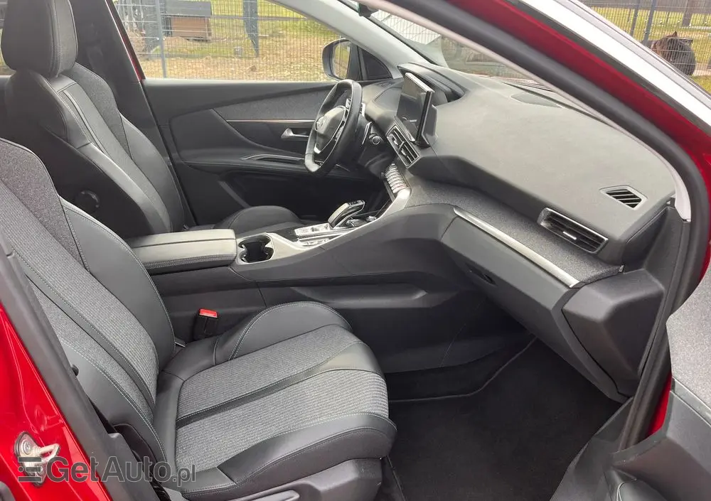 PEUGEOT 3008 225 e-EAT8 Allure