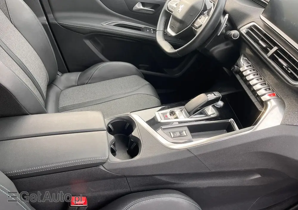 PEUGEOT 3008 225 e-EAT8 Allure