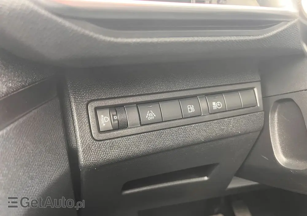 PEUGEOT 3008 225 e-EAT8 Allure