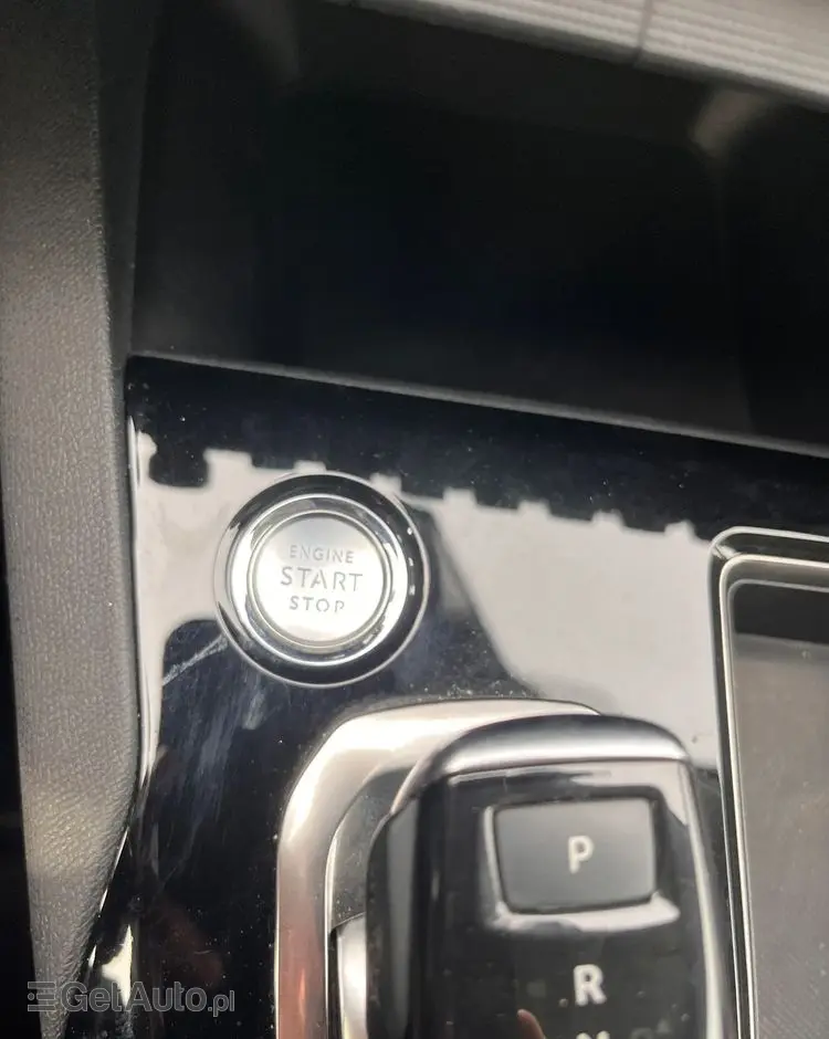 PEUGEOT 3008 225 e-EAT8 Allure