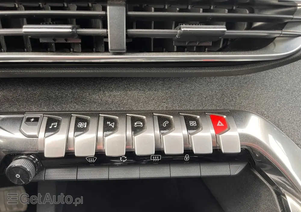 PEUGEOT 3008 225 e-EAT8 Allure