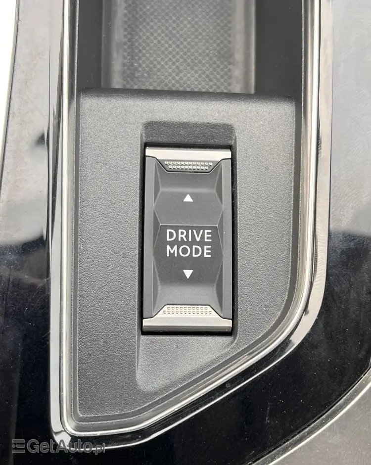 PEUGEOT 3008 225 e-EAT8 Allure