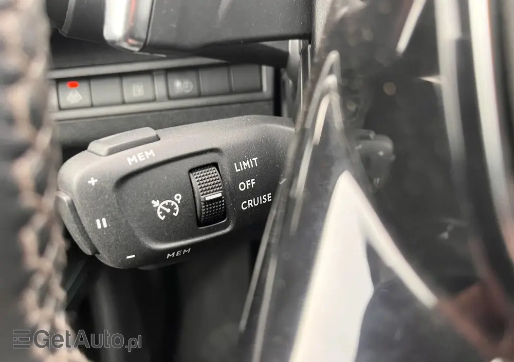 PEUGEOT 3008 225 e-EAT8 Allure