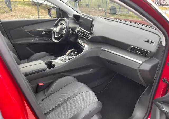 PEUGEOT 3008 225 e-EAT8 Allure