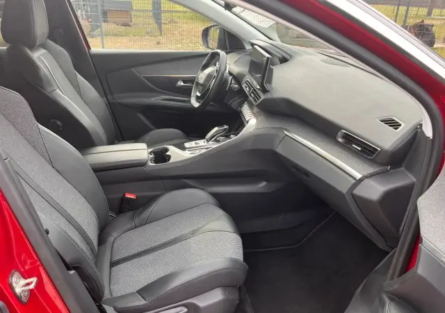 PEUGEOT 3008 225 e-EAT8 Allure