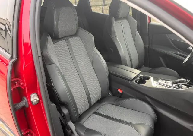 PEUGEOT 3008 225 e-EAT8 Allure