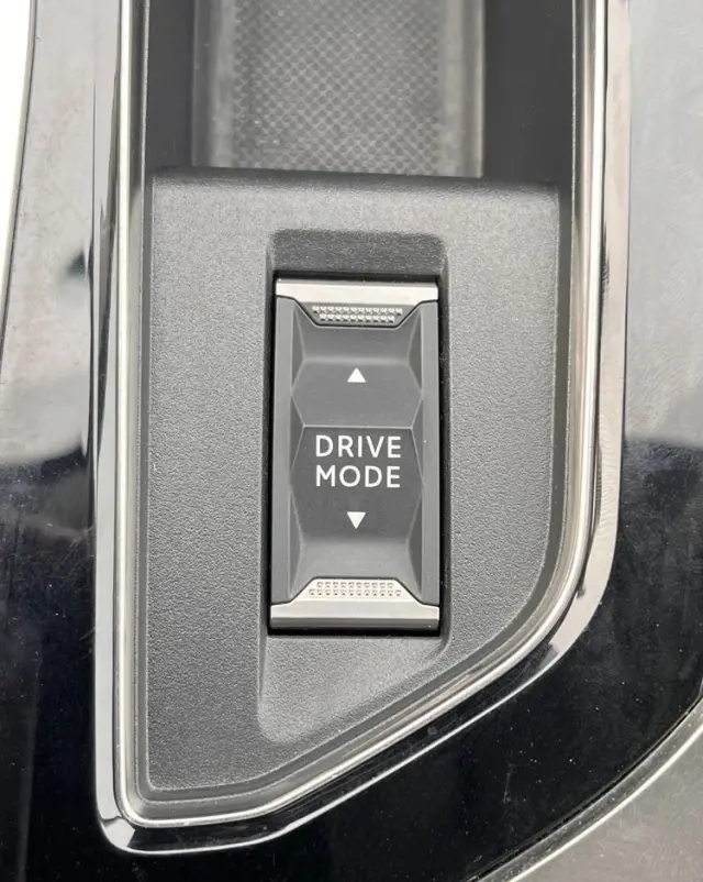 PEUGEOT 3008 225 e-EAT8 Allure