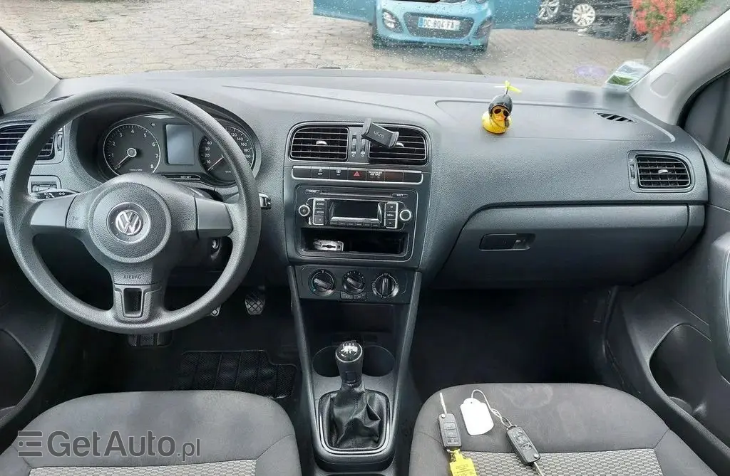 VOLKSWAGEN Polo 