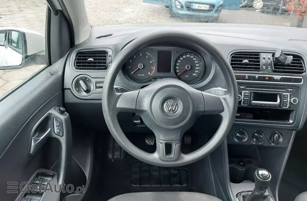 VOLKSWAGEN Polo 