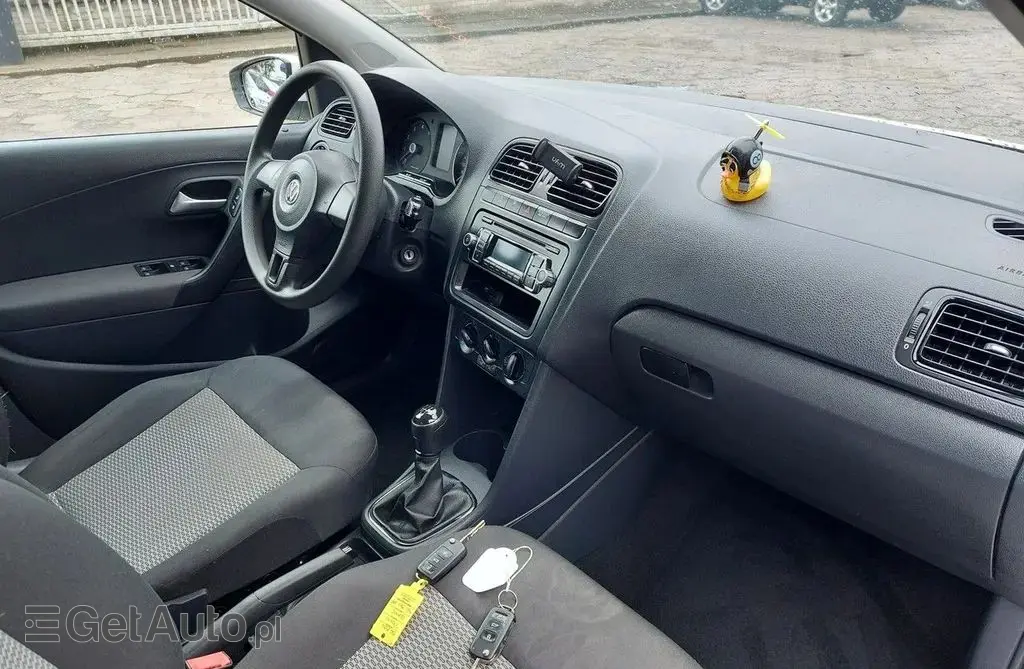 VOLKSWAGEN Polo 
