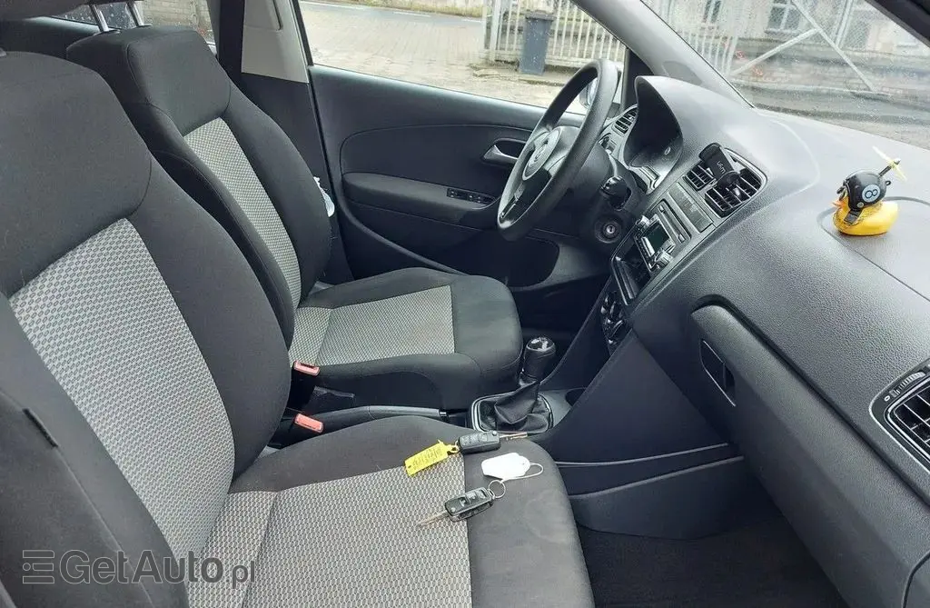 VOLKSWAGEN Polo 