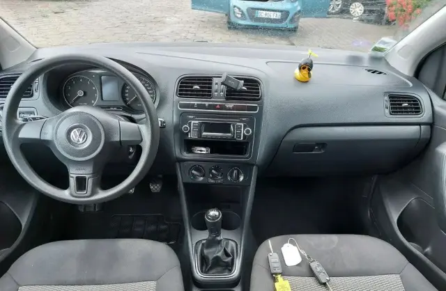 VOLKSWAGEN Polo 