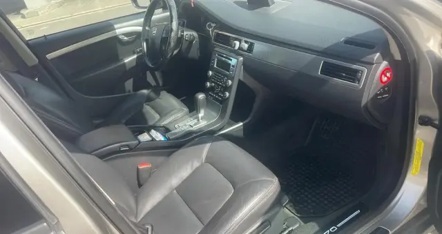 VOLVO XC 70 D5 AWD Kinetic