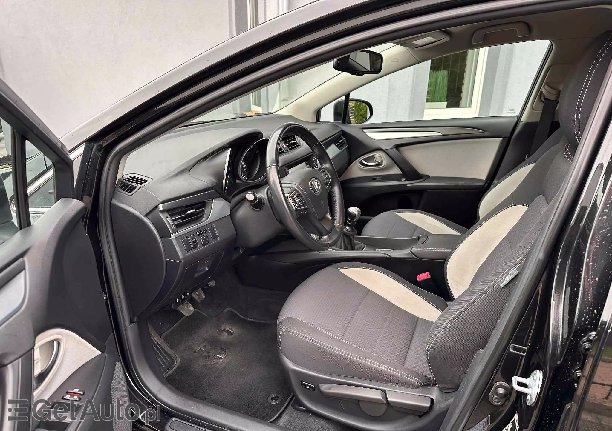 TOYOTA Avensis 2.0 D-4D Premium