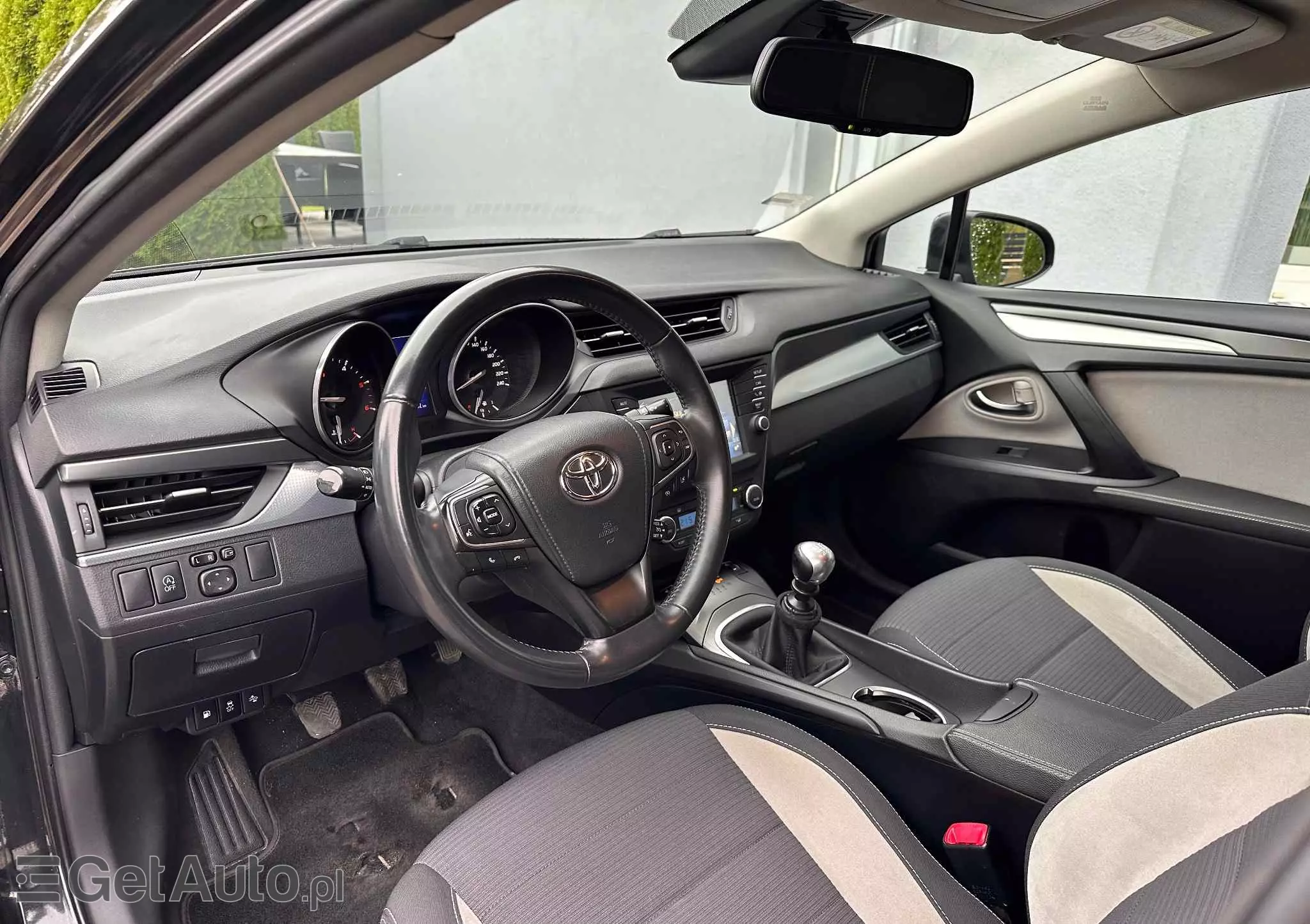 TOYOTA Avensis 2.0 D-4D Premium