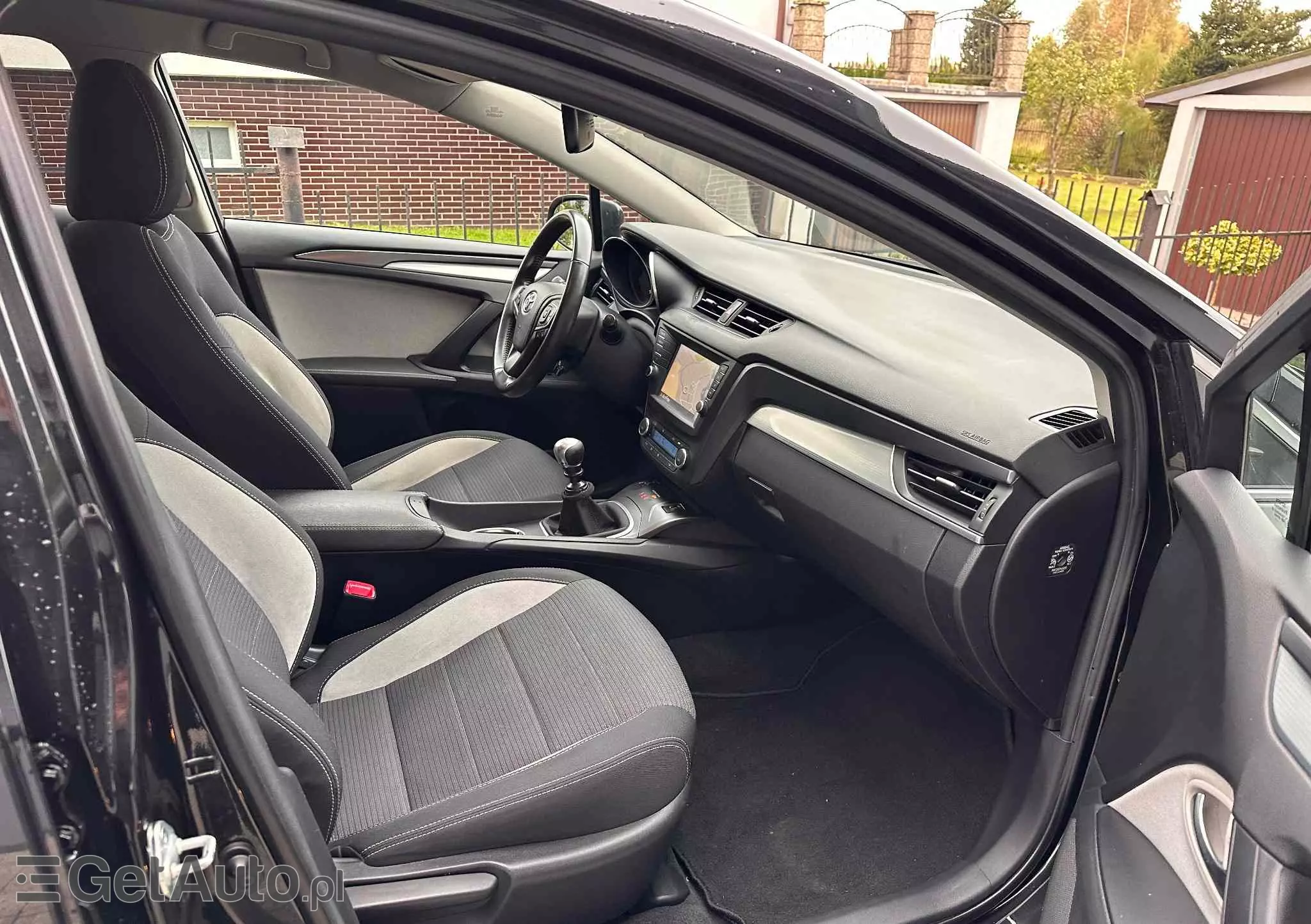 TOYOTA Avensis 2.0 D-4D Premium