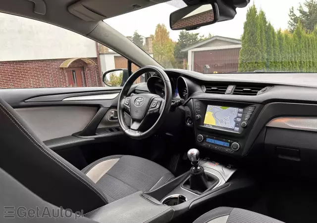 TOYOTA Avensis 2.0 D-4D Premium