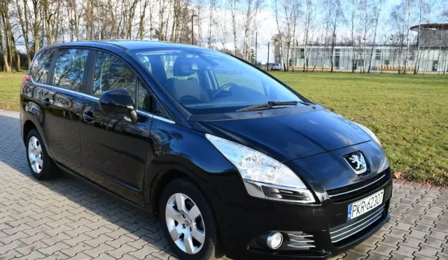 PEUGEOT 5008 