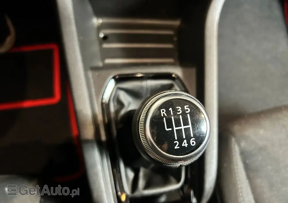 RENAULT Clio 1.0 TCe Intens