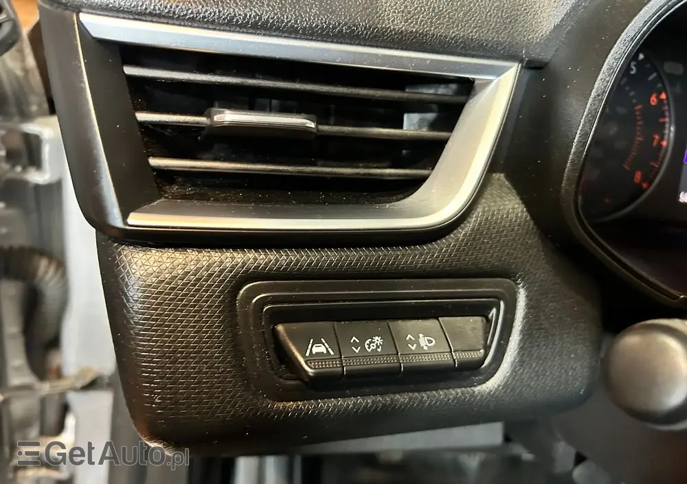 RENAULT Clio 1.0 TCe Intens