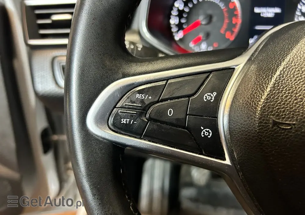 RENAULT Clio 1.0 TCe Intens