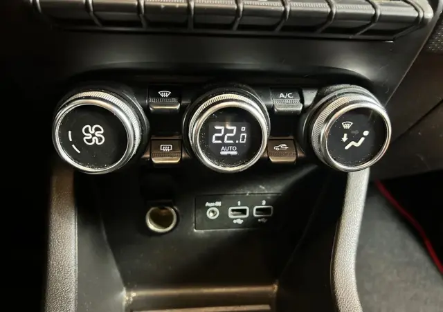 RENAULT Clio 1.0 TCe Intens