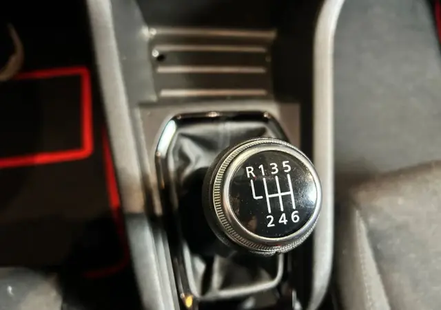 RENAULT Clio 1.0 TCe Intens