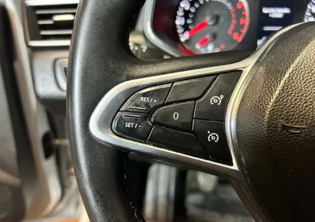 RENAULT Clio 1.0 TCe Intens