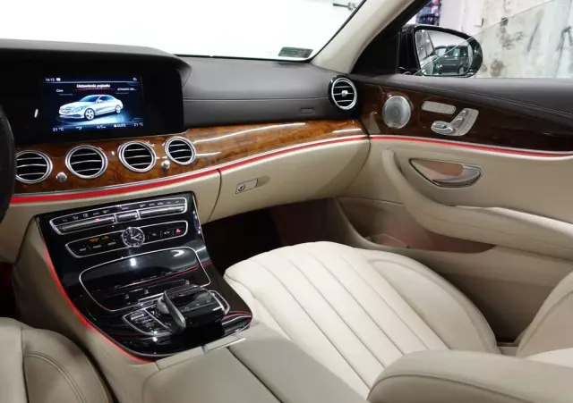 MERCEDES-BENZ Klasa E 200 d 9G-TRONIC Exclusive