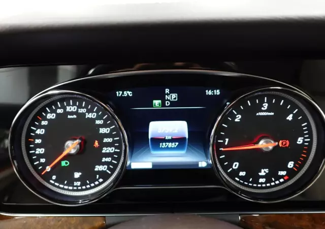 MERCEDES-BENZ Klasa E 200 d 9G-TRONIC Exclusive