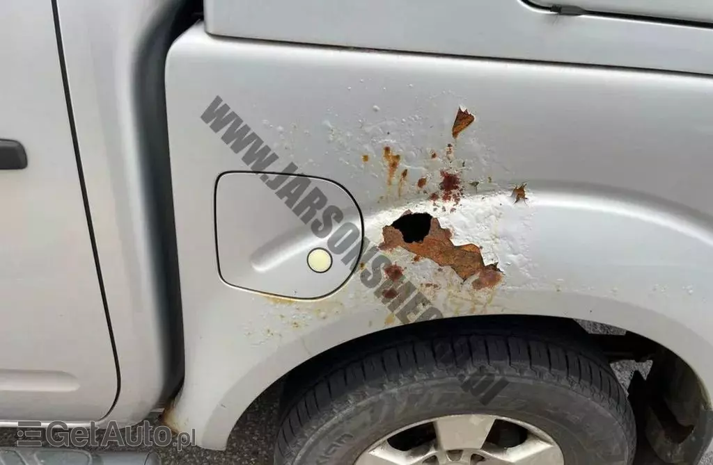 NISSAN Navara 