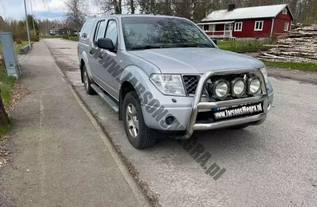 NISSAN Navara 