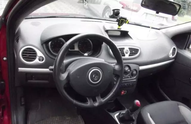 RENAULT Clio 