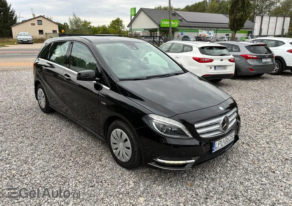 MERCEDES-BENZ Klasa B 180 7G-DCT Edition