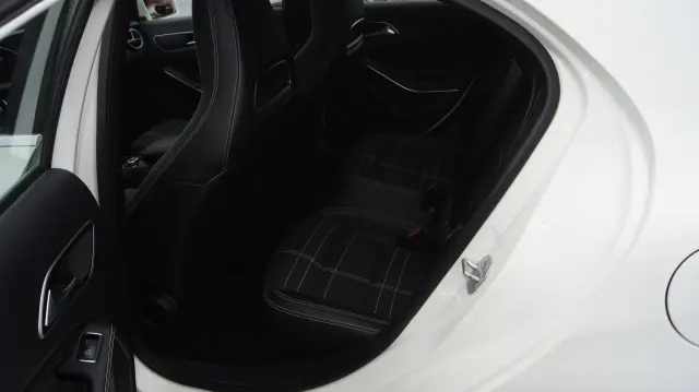 MERCEDES-BENZ A 180 PAKIET AMG