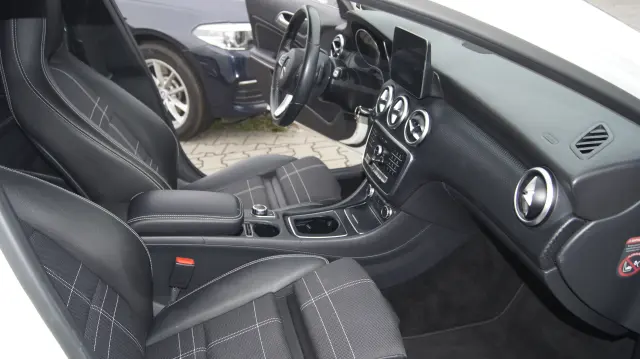 MERCEDES-BENZ A 180 PAKIET AMG