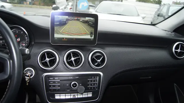 MERCEDES-BENZ A 180 PAKIET AMG