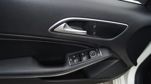 MERCEDES-BENZ A 180 PAKIET AMG