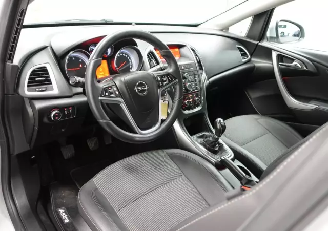 OPEL Astra IV 1.7 CDTI Cosmo