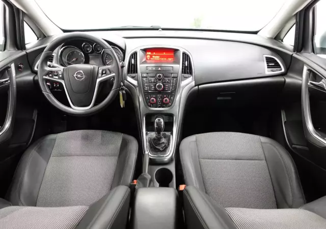 OPEL Astra IV 1.7 CDTI Cosmo