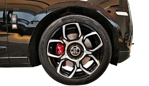 ROLLS-ROYCE Cullinan 