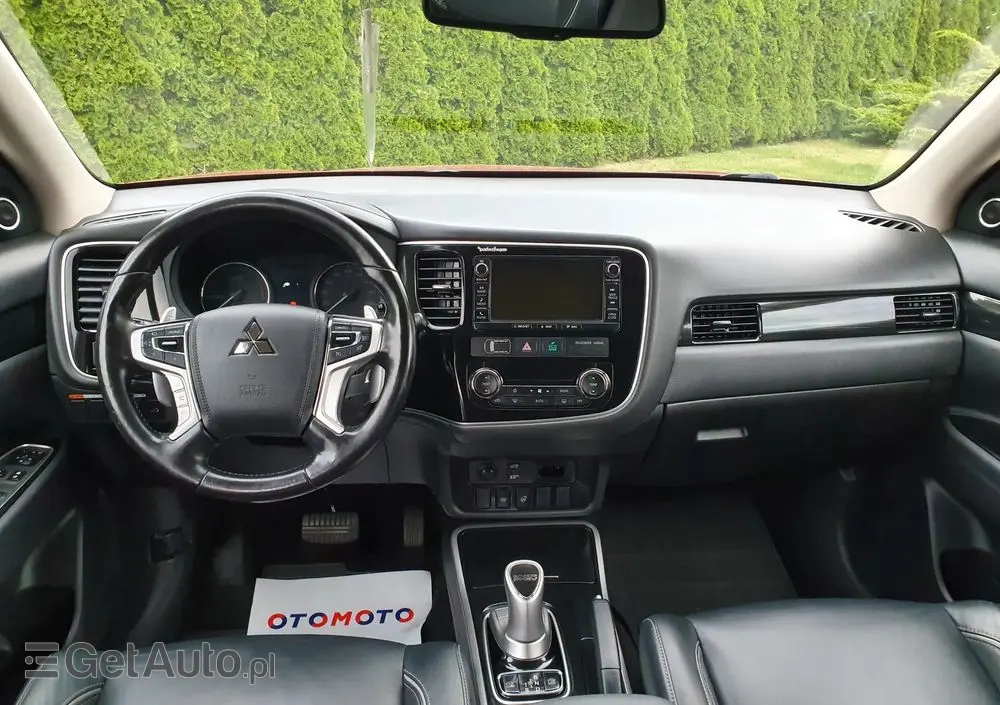 MITSUBISHI Outlander PHEV Instyle NAVI +