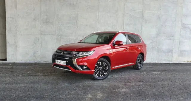 MITSUBISHI Outlander PHEV Instyle NAVI +