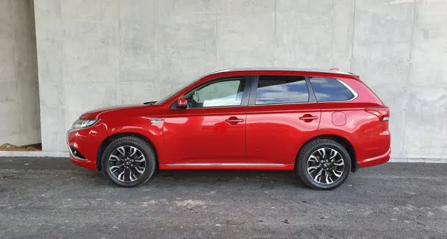 MITSUBISHI Outlander PHEV Instyle NAVI +