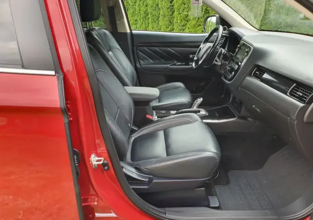 MITSUBISHI Outlander PHEV Instyle NAVI +